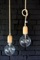 Lampy w stylu skandynawskim z drewnianą oprawką